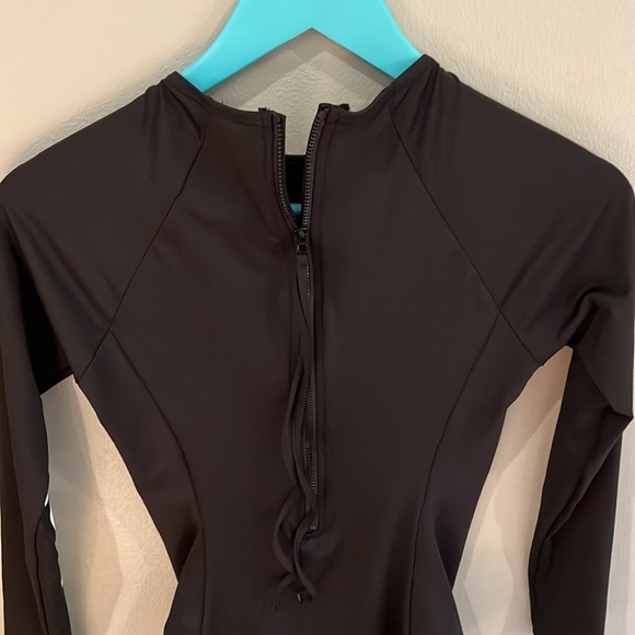 NWT Black Hurley long sleeve surf suit Small one piece swimsuit - Picture 4 of 5